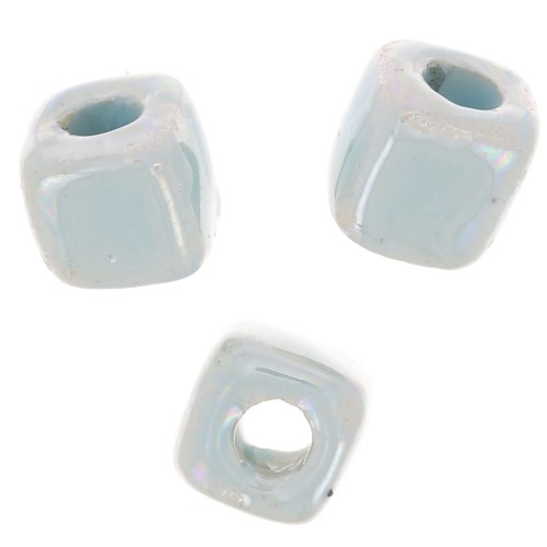 Perlas de cerámica en forma de cubo de 5 mm - Azul claro iridiscente x5