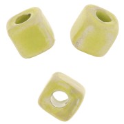 Cuentas de cerámica en forma de cubo de 5 mm - Verde claro jaspeado iridiscente x5