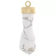 Colgante de gema de puño cerrado de 38x12 mm - Dorado con oro fino - Howlita