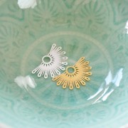 Colgante étnico medio sol 15x25 mm - excluido Perles&Co - Chapado en plata fina