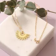 Colgante étnico medio sol 15x25 mm excluido Perles&Co - Dorado con oro fino x1