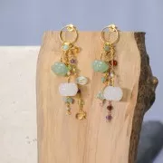 Charms redondos facetados de 3mm de Turquesa Africana en clavo de dorado 925 x6