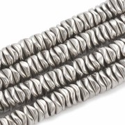 Heishi arandalas - onduladas - Imitación Hematita - 6x1.7 mm x39cm