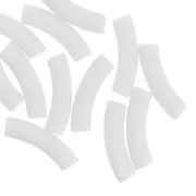 Perlas tubulares curvadas 32x8 mm en acrílico opaco - Blanco x6