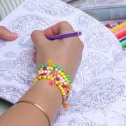 Mini dije de corazón 7x5 mm en resina epoxi - Dorado - Negro x1