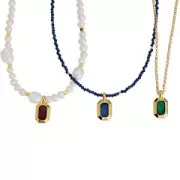 Colgante rectángulo 18x10 mm con resina epoxi - Dorado oro fino - Perla verde x1