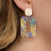 Pendientes cuadrados redondeados de acrílico opaco 15 mm - Crema x2