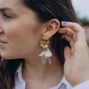 Lentejuelas de pétalos de flores curvados de 17 mm en acrílico - jaspeado multiverde x15