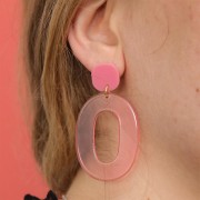 Colgante calado ovalado acrílico transparente 47x34 mm - Rosa x1