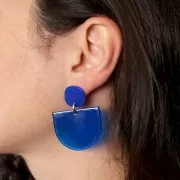 Colgante acrílico transparente media luna 29x33 mm - Azul eléctrico x1