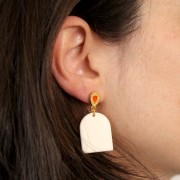 Colgante con forma de arco de 25 x 20 mm en acetato mate - Rosa x1