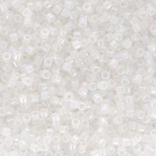 Miyuki Delica 11/0 DB0222 - Ópalo blanco AB x 100 g
