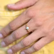 Anillo fino ajustable de la talla T52 a la T58, con cabujón de 4 mm y bolitas, de acero inoxidable 304 Dorado