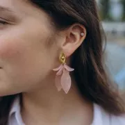 Lentejuelas de pétalos de flores curvadas de 17 mm en acrílico - Liquen jaspeado - Blanco x15