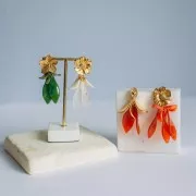 Lentejuelas de pétalos de flores curvados de 17 mm en acrílico - jaspeado oliva - blanco x15