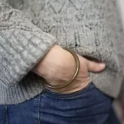 Pulsera acrílico transparente de 64 mm - Caqui x1