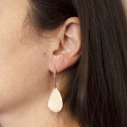 Ganchos pendientes con strass 22x2 mm con un agujero - Dorado - Rojo x2