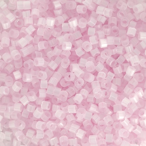 Miyuki Delica 11/0 DB0675 - Satén de seda rosa pálido x8g