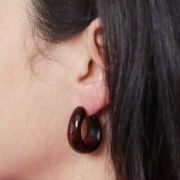 Pendientes de aro de resina transparente de 27 mm de ancho - Ámbar jaspeado x2