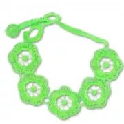 Pulsera macramé bordada flores grandes 22 mm Verde Flúor x1