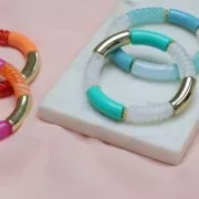 Abalorios acrílicos transparentes tubo curvado 35x12mm - Rosa jaspeado x6