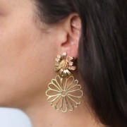 Colgante flor hueca 40 mm - Plateado fino x1