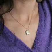 Colgante de mariposa de 12 x 17 mm de piedra preciosa - Rodonita x1