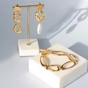 Entrepieza oval irregular ahuecado martillado 26,5x15 mm - Dorado con oro fino x1