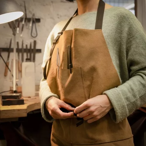 Delantal de piel de ante suave con bolsillo - para joyeros - Marrón x1