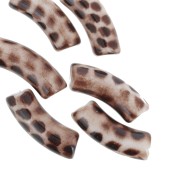 Cuentas de tubo curvadas 35x11 mm en acrílico opaco - Motivo leopardo moteado x6