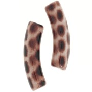 Abalorios tubulares curvados 32x8 mm en acrílico opaco - Beige leopardo - marrón oscuro x6