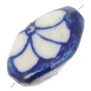 Cuenta ovalada de cerámica motivo flor 19x11 mm - Azul marino - Blanco x1