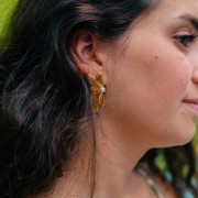 Pendientes media flor 40x16mm cabujón nacarado acero inoxidable 304L Dorado x2