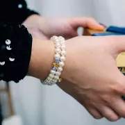 Cuenta cubo motivo flor 5,5 mm - acero inoxidable 316L x1