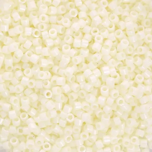 Miyuki Delica 11/0 DB2402 - Ceilán crema de mantequilla claro x8g