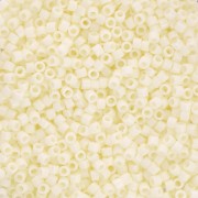 Miyuki Delica 11/0 DB2401 - Crema de mantequilla clara opaca x8g