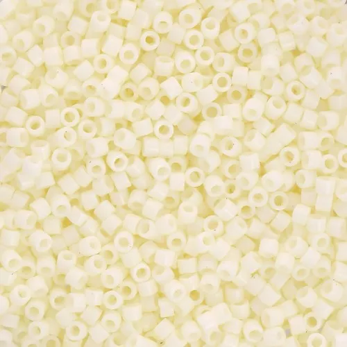 Miyuki Delica 11/0 DB2401 - Crema de mantequilla clara opaca x8g