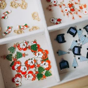 Colgante árbol de Navidad 21x9 mm - Resina epoxi - Acero inoxidable 316L - Azul x1