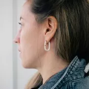 Pendientes de aros ovalados 26x15,5 mm con resina epoxi - Acero inoxidable 304L - Dorado - Blanco x2