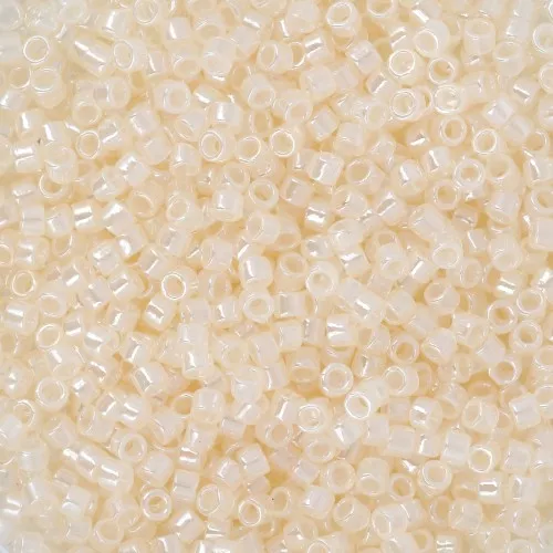 Toho Treasures 1,8 mm TO1T147 - Light Ivory Ceylon x8g