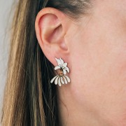 Clous d'oreilles fleur 14x20 mm - résine époxy - Acier inox 304L Doré - Blanc x2