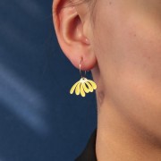 Colgante margarita 13,5x20,5 mm resina epoxi - Acero inoxidable 304L Dorado - Amarillo x1