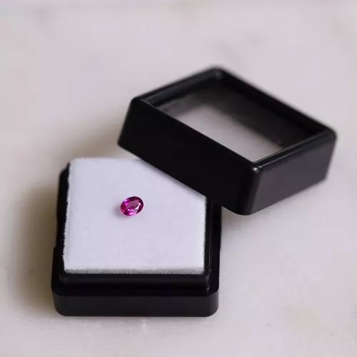 Rubí ovalado 4x3 mm - 0.30 cts