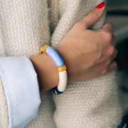 Cuentas separadoras tubo curvo - 12x8 mm en acrílico - Azul oscuro purpurina x6