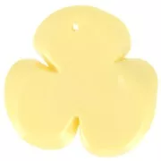 Colgante flor 3 pétalos 42x43 mm en resina opaca - Vainilla x1