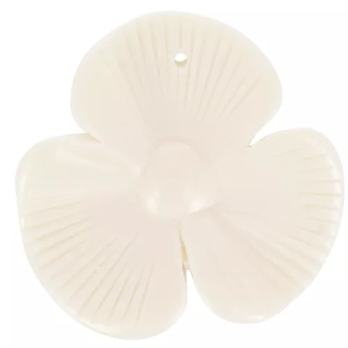 Colgante flor 3 pétalos 42x43 mm en resina opaca - Crema x1