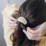 Accesorio para el pelo - para coletero elástico - 52x28 mm en resina - Marfil jaspeado