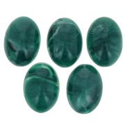 Cabujón ovalado de 18 x 13 mm de resina - Verde botella veteado x1