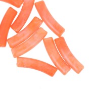 Perlas tubo curvadas 19x5 mm en acrílico translúcido - Naranja jaspeado x10