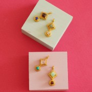 Colgante étnico 21x10 mm - Dorado con oro fino - Granate - Lapislázuli x1